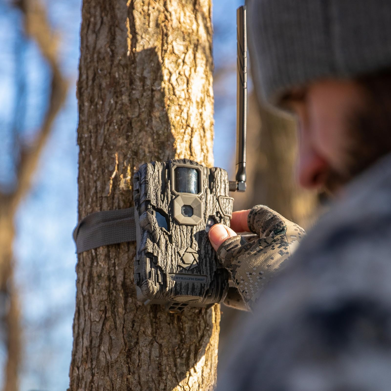 Stealth Cam Fusion Global app usage demonstrates wireless access via COMMAND Pro app.