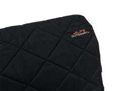 Seat cover attached to a hunting chair in quick attachment