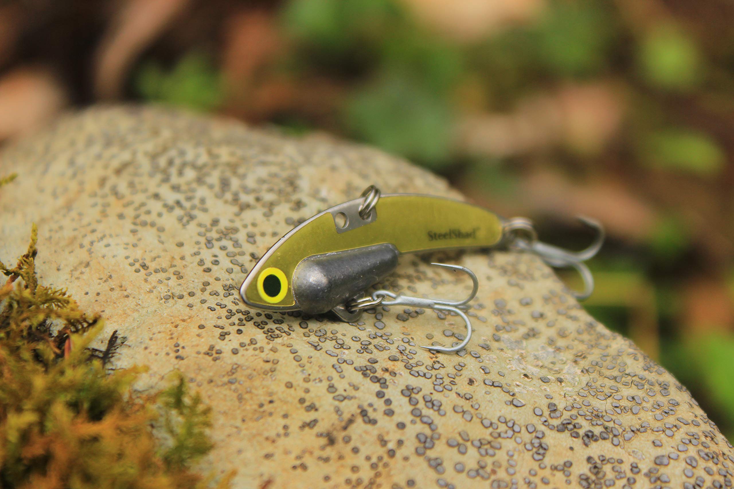 SteelShad Mini lipless crankbait in water shows vibrating action