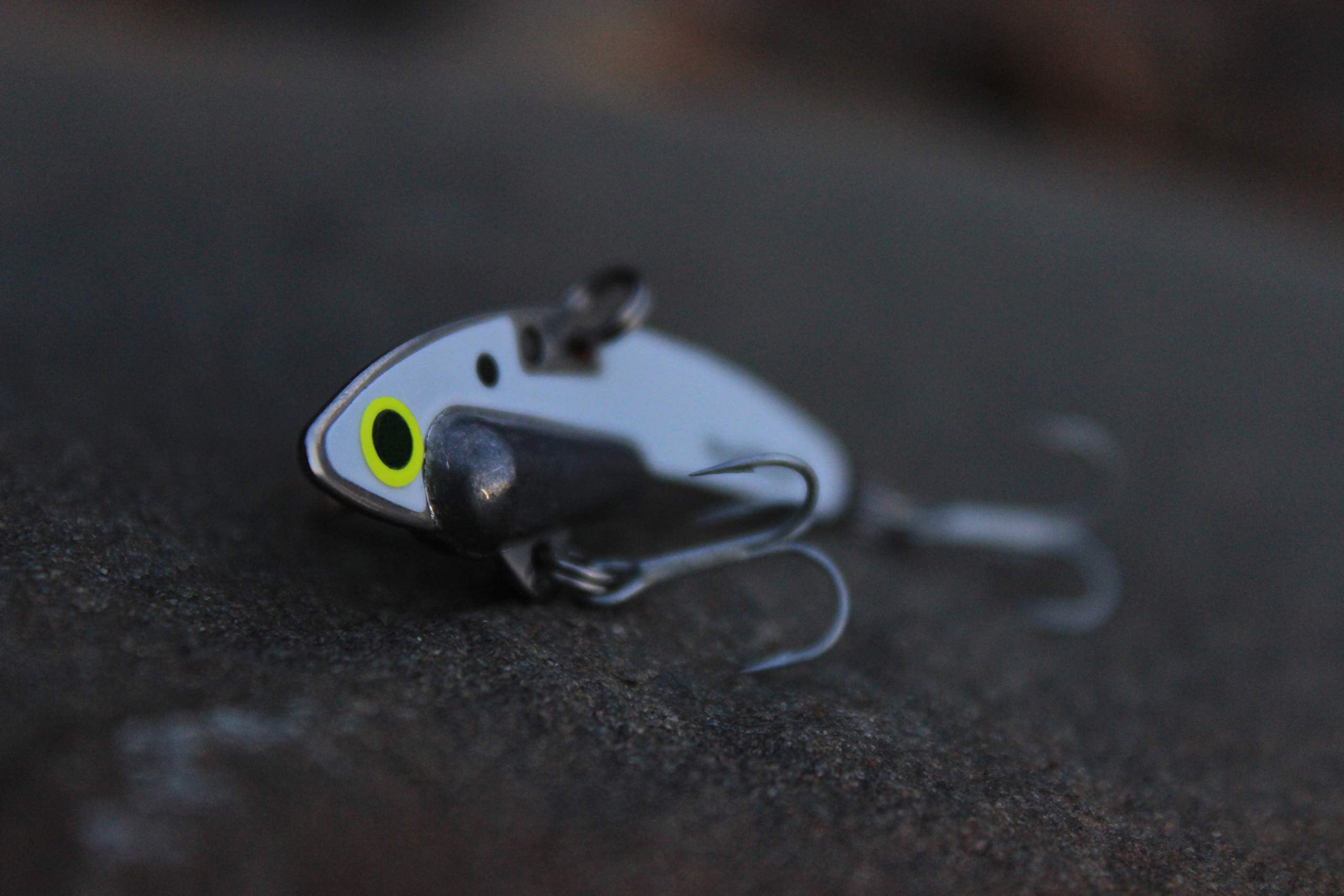 Close view of SteelShad Mini White Shad lipless crankbait and hooks