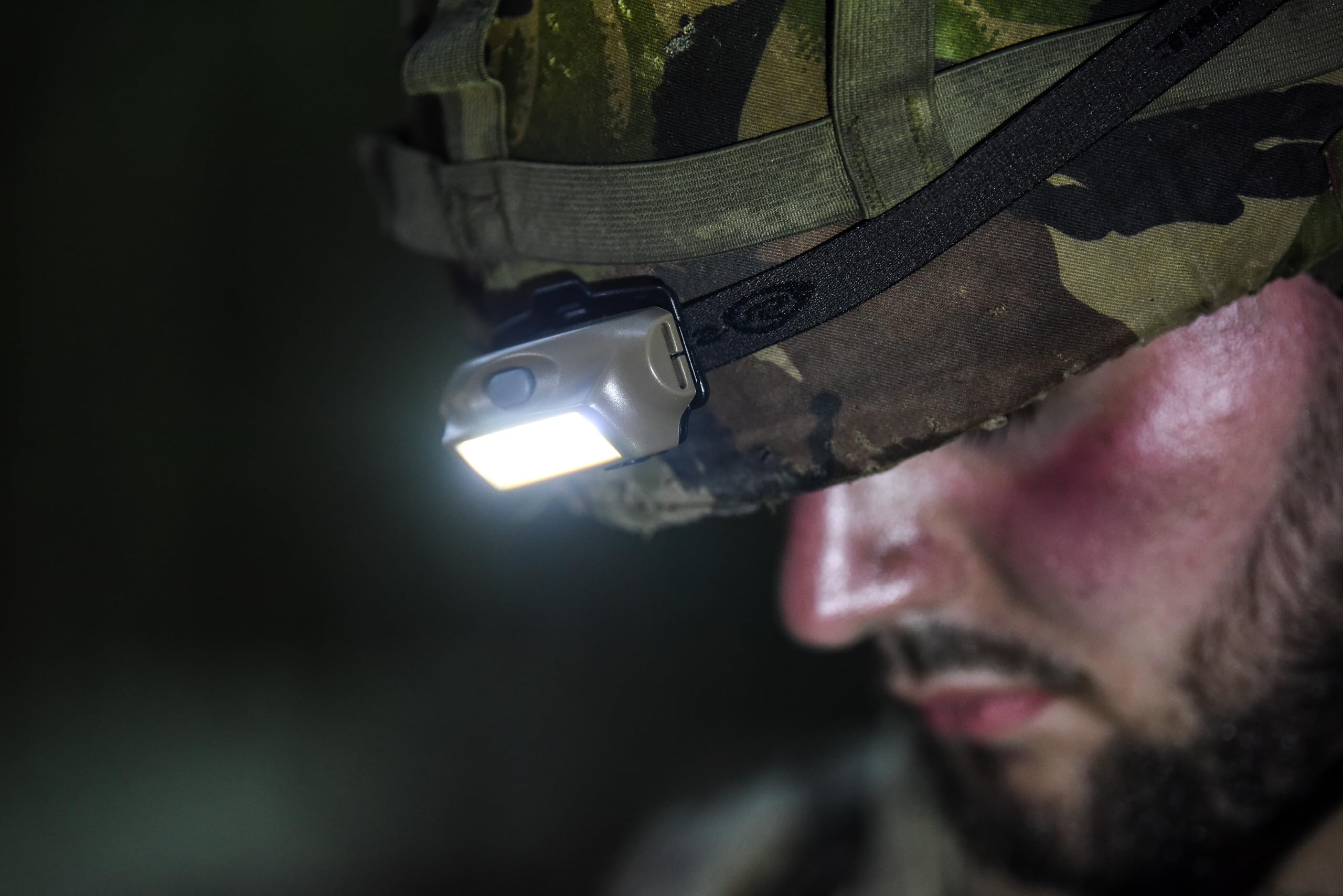 Streamlight Bandit weather-resistant body withstands rain and dust.