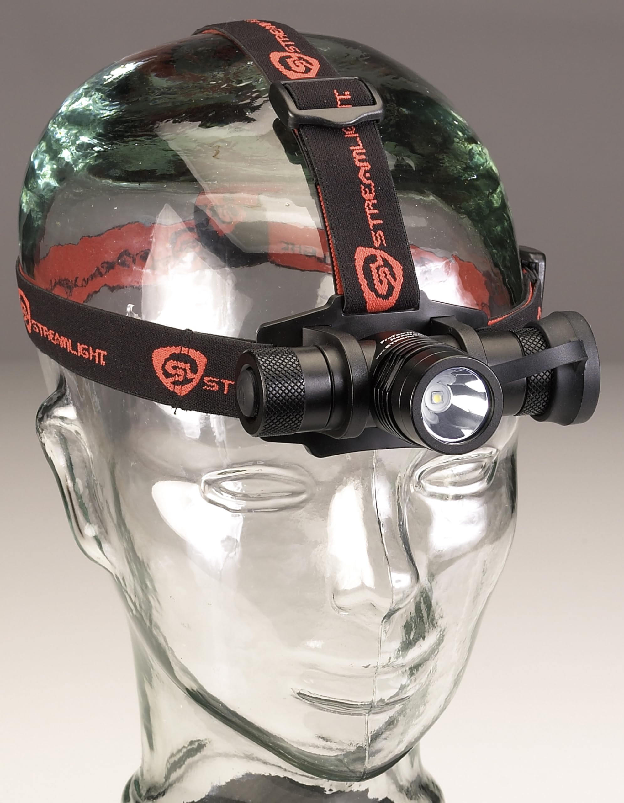 Streamlight ProTac 1000 red and green lenses provide adaptable lighting.