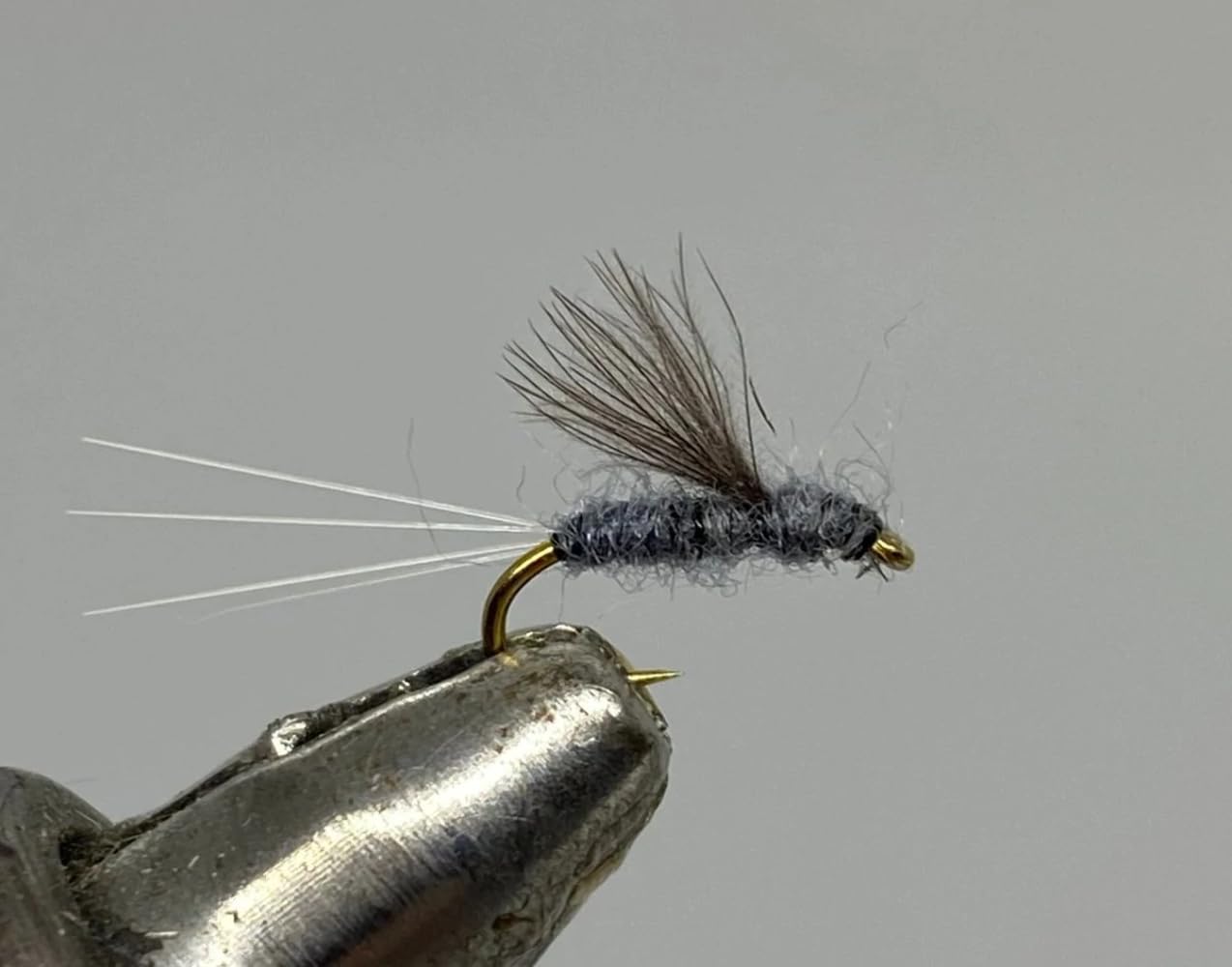 Strike Fly CDC Rs2 Grey size 20 dry fly, ideal for precise trout presentation.