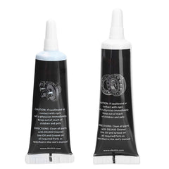 SUEH Fishing Reel Oil bottle pour demonstrates easy application and smooth operation.