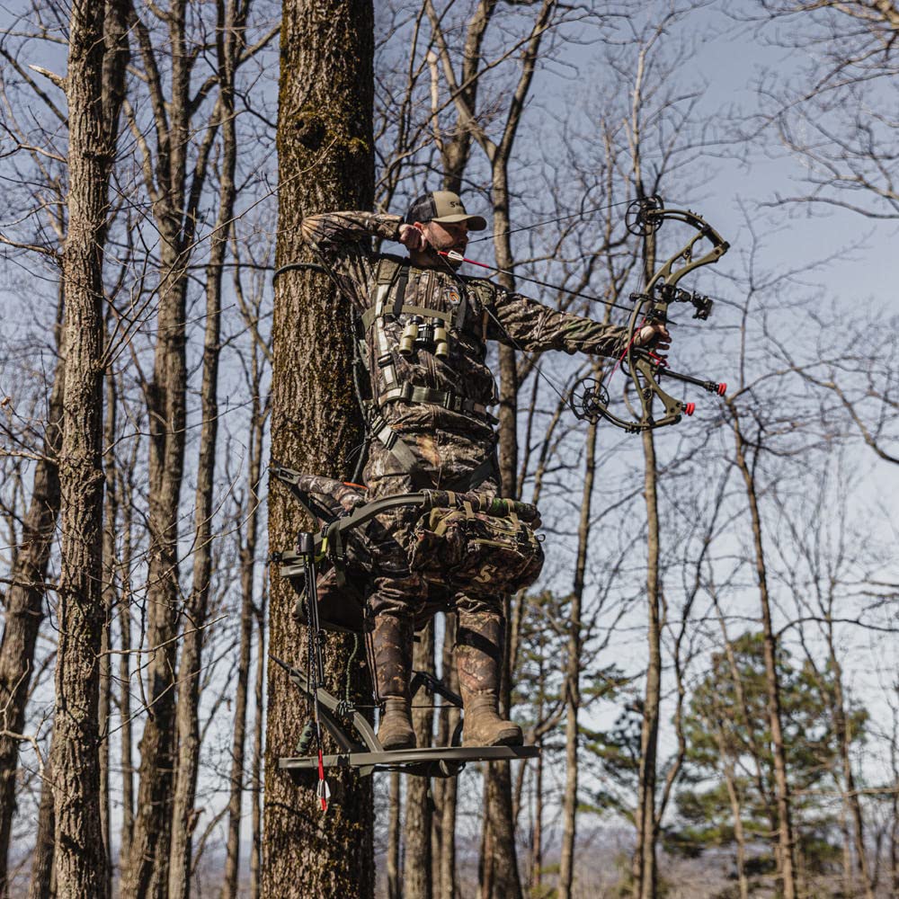 Summit Treestands Viper SD lightweight aluminum frame enables easy transport.