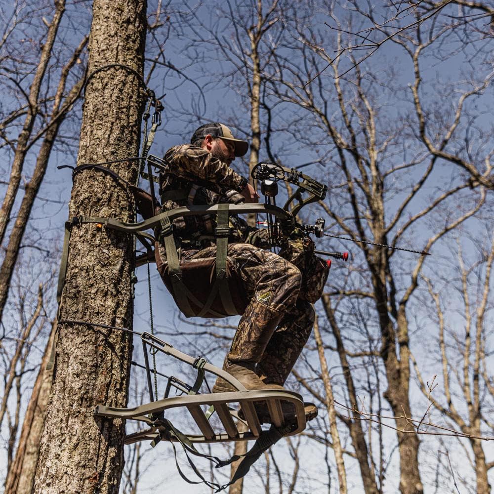 Summit Mini Viper SD four-point harness ensures secure use.