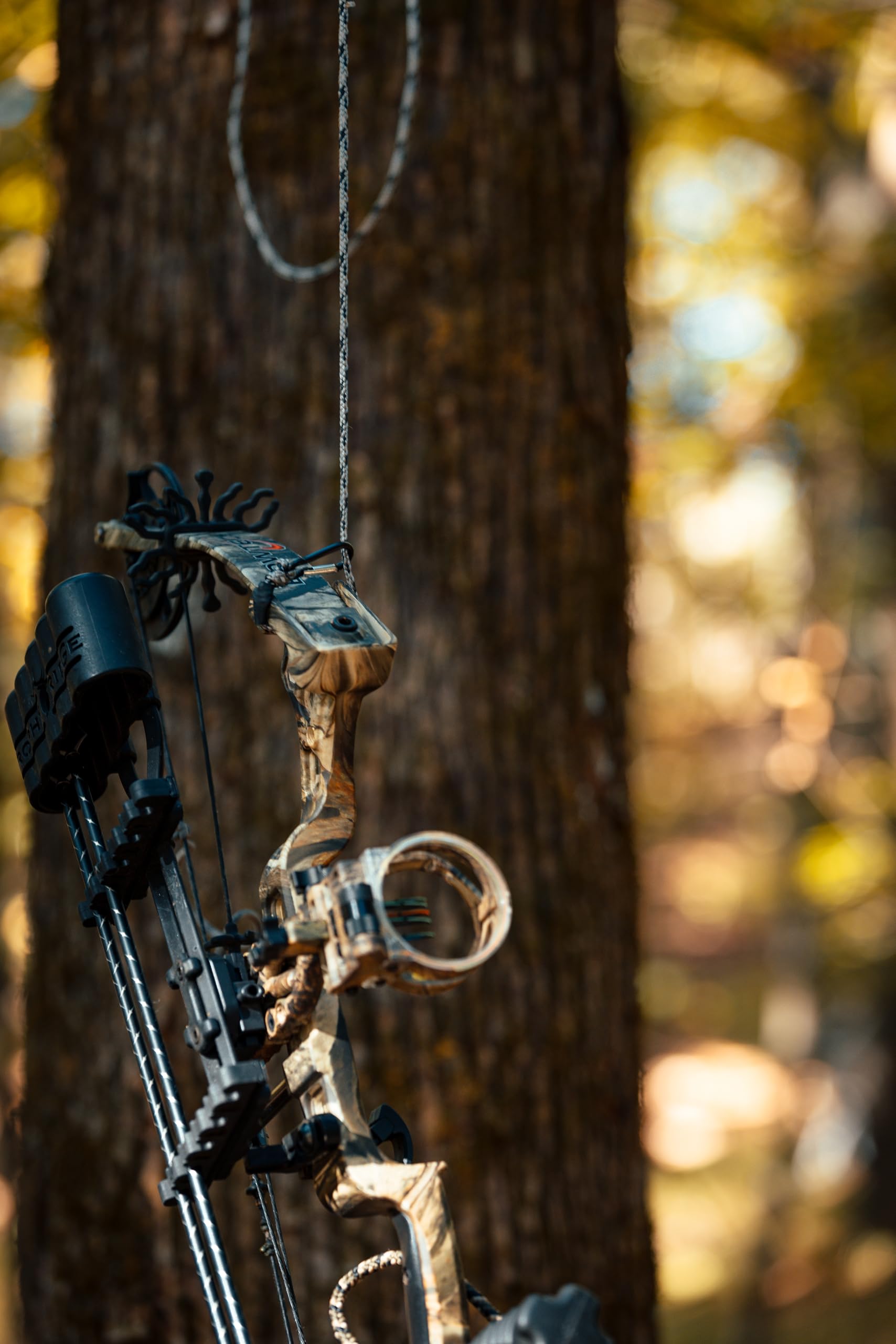 Summit Treestands Ultimate Bow Rope shows two ends to simplify loading and setup.