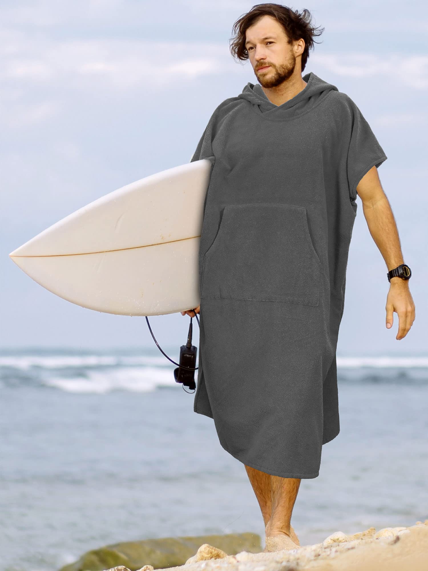 SUN CUBE Sand-Free Drying Robe helps keep clothes sand-free and dry outdoors.
