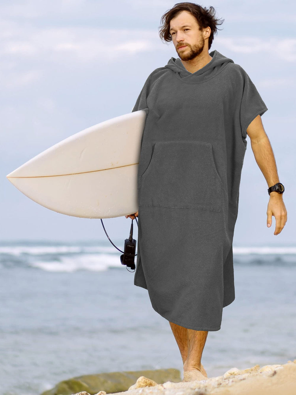 SUN CUBE Sand-Free Drying Robe helps keep clothes sand-free and dry outdoors.