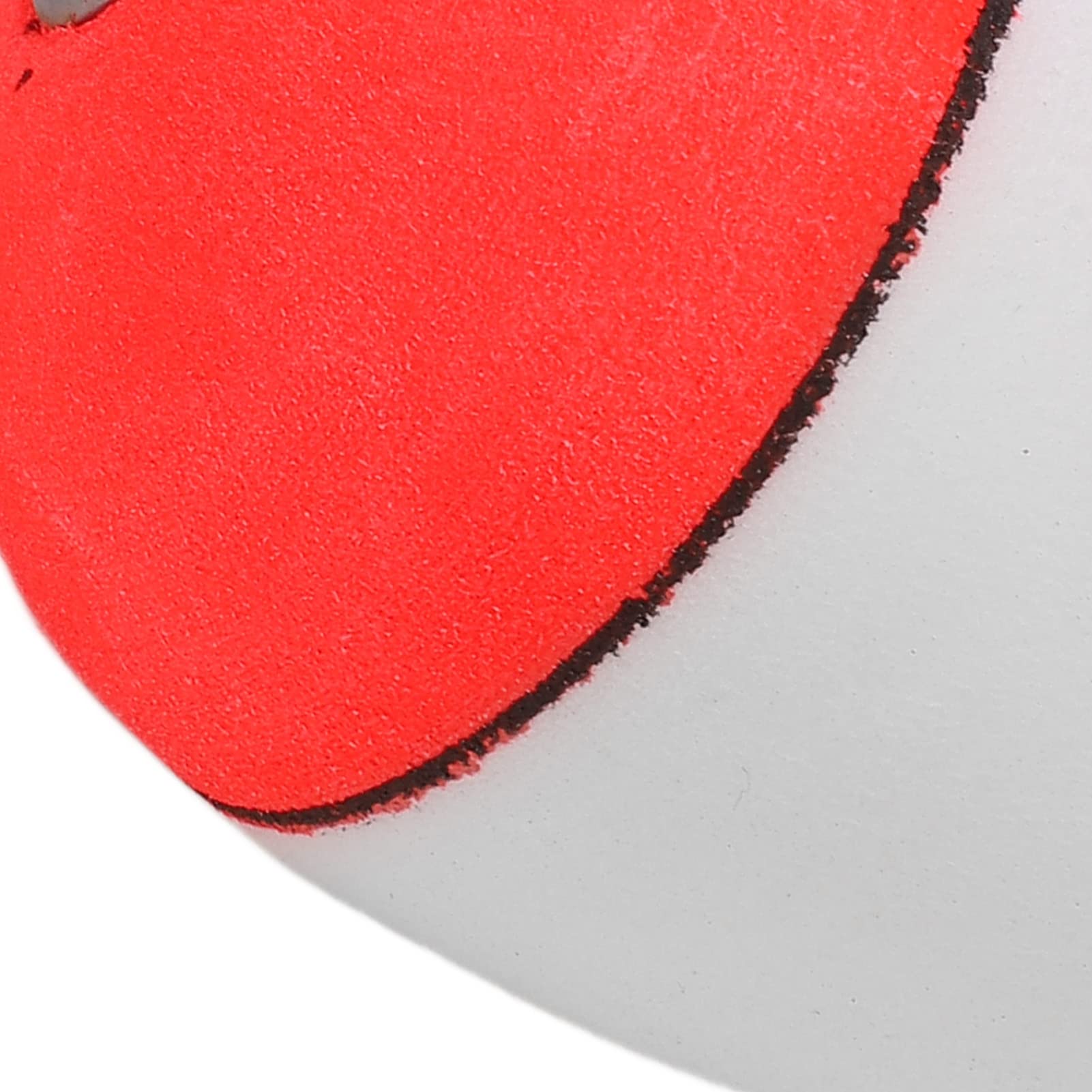 SUNGOOYUE 3pcs EVA luminous bobber set enhances night visibility on dark waters.