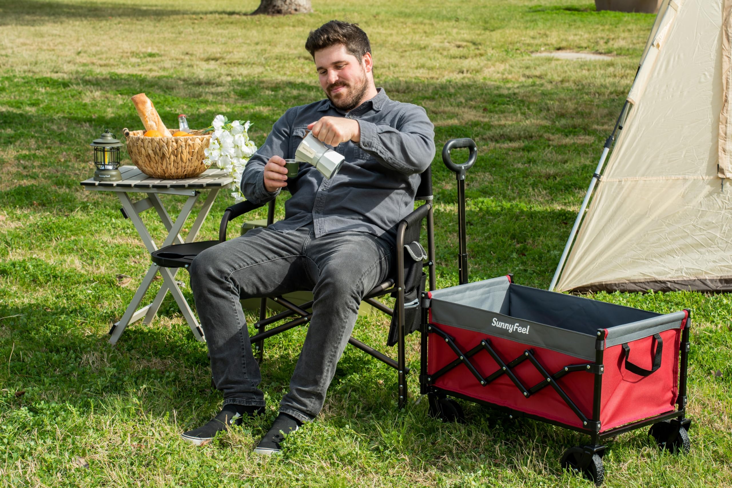 SunnyFeel camping chair at the beach highlighting breathable fabric