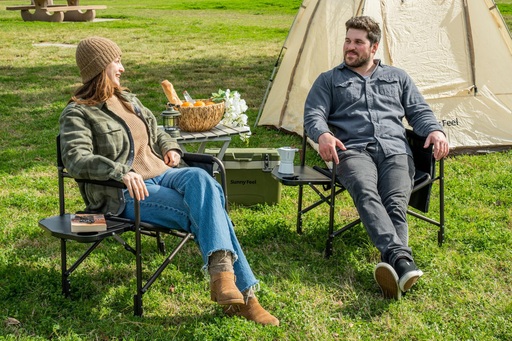 SUNNYFEEL directors chair shows beverage holder and pocket storage for on-the-go essentials.