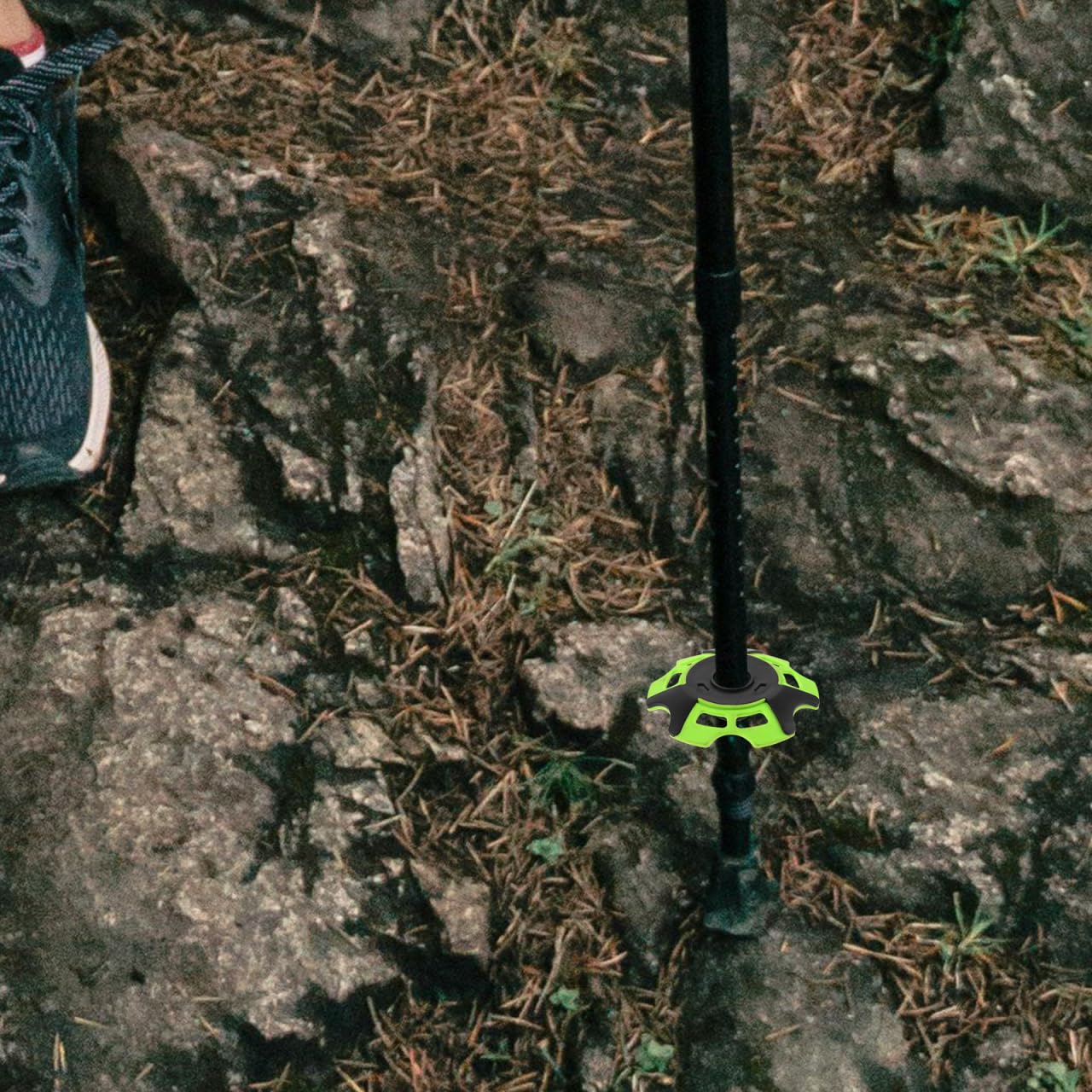 SUPVOX durable plastic construction for cold conditions and rugged trails.