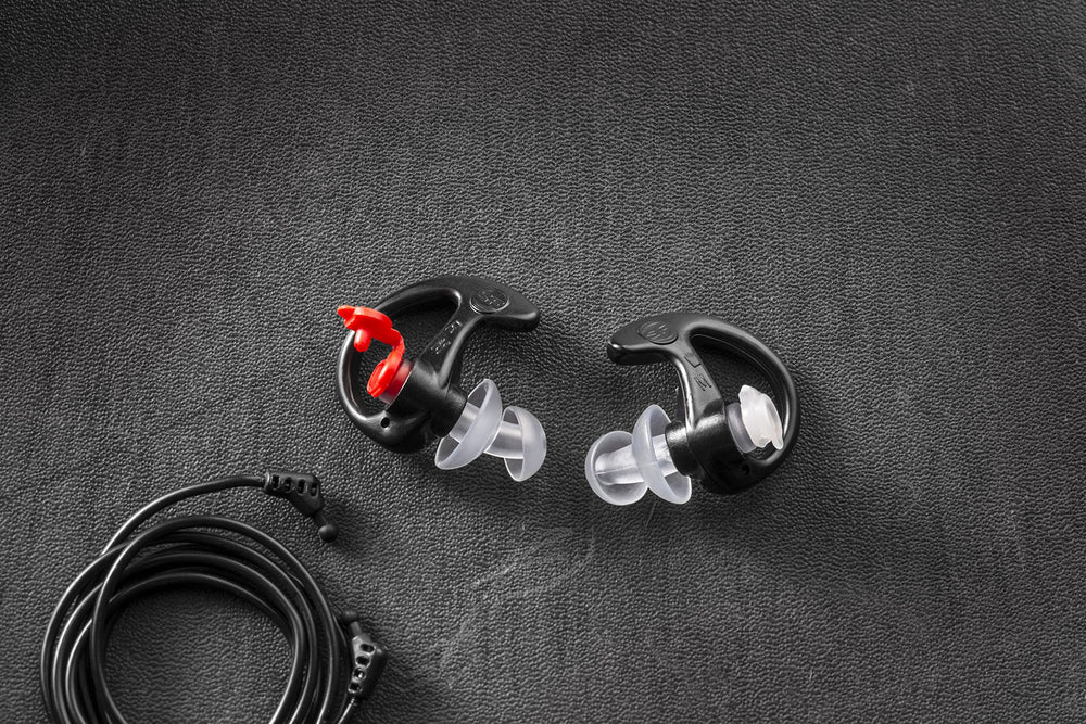 SureFire Sonic DFNDR3 MD BLK side view, compact design fits tool belts and pockets.