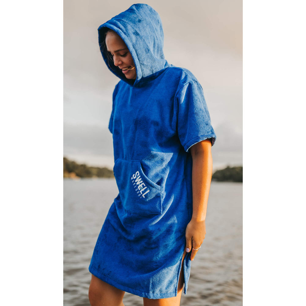 Swell Wakesurf Boat Coat front pocket warms hands and stores small items.