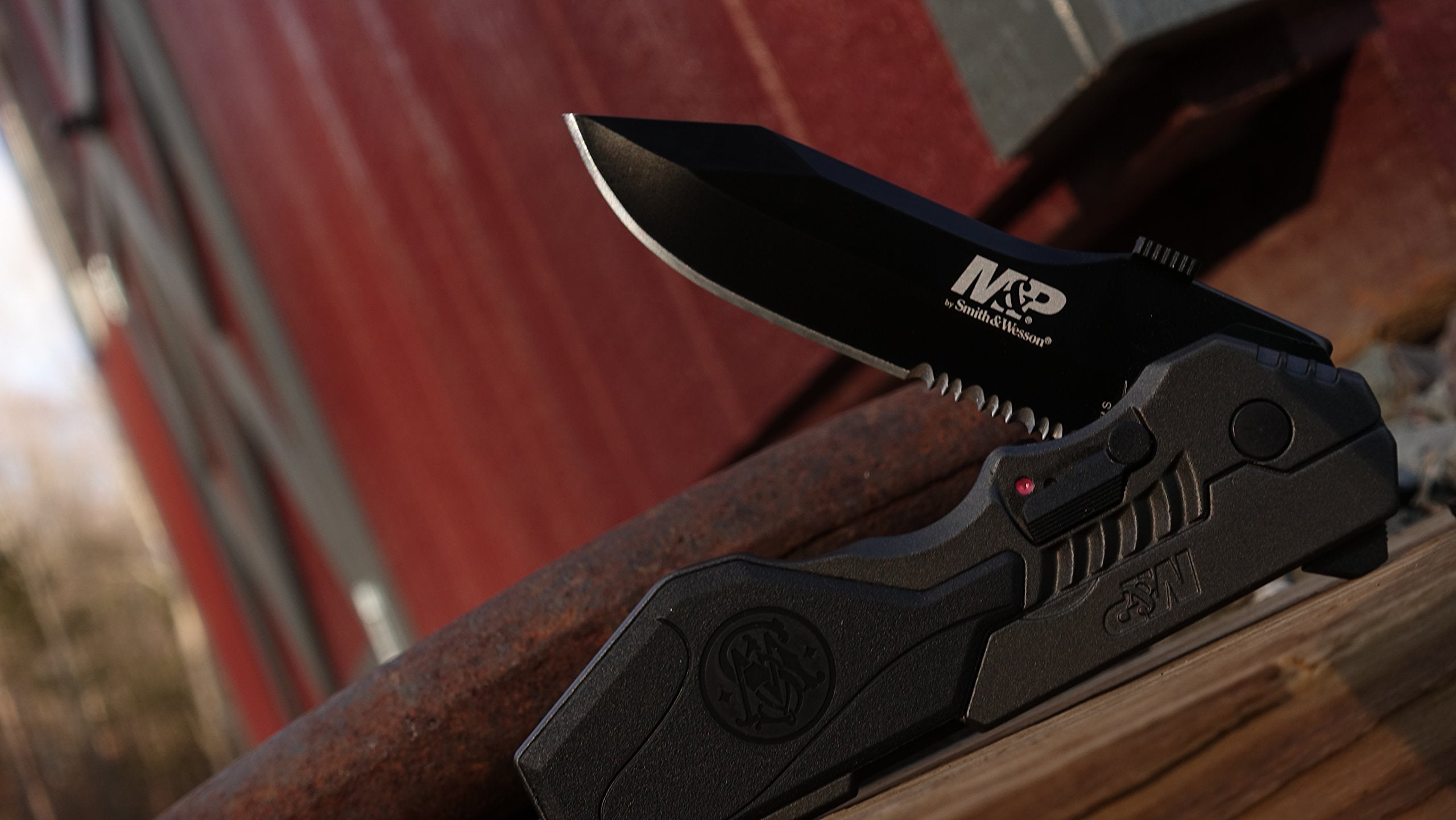 Close-up of SWMP4LS blade showing 4034 black oxide high carbon stainless steel and black aluminum handle with rubber inlay
