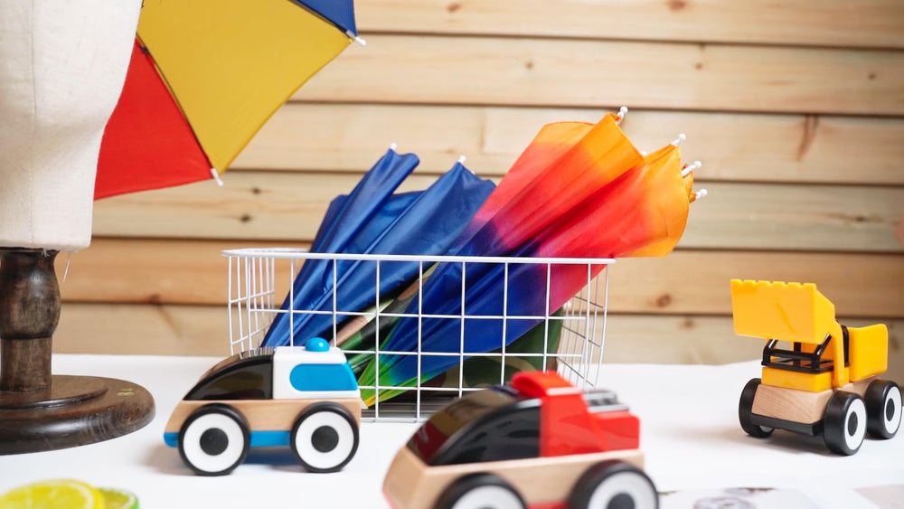 Waterproof material close-up of rainbow umbrella hat, Style A