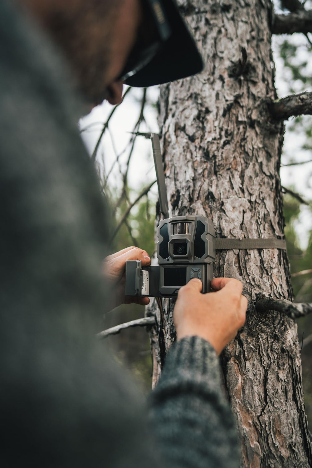 TACTACAM Reveal Pro 3.0 No-Glow IR enables discreet day and night footage.