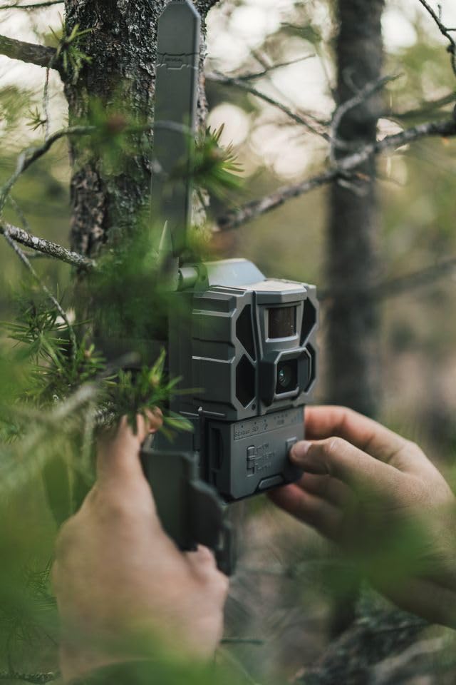 TACTACAM Reveal X Gen 3.0 integrates GPS and robust antenna for dependable signal.