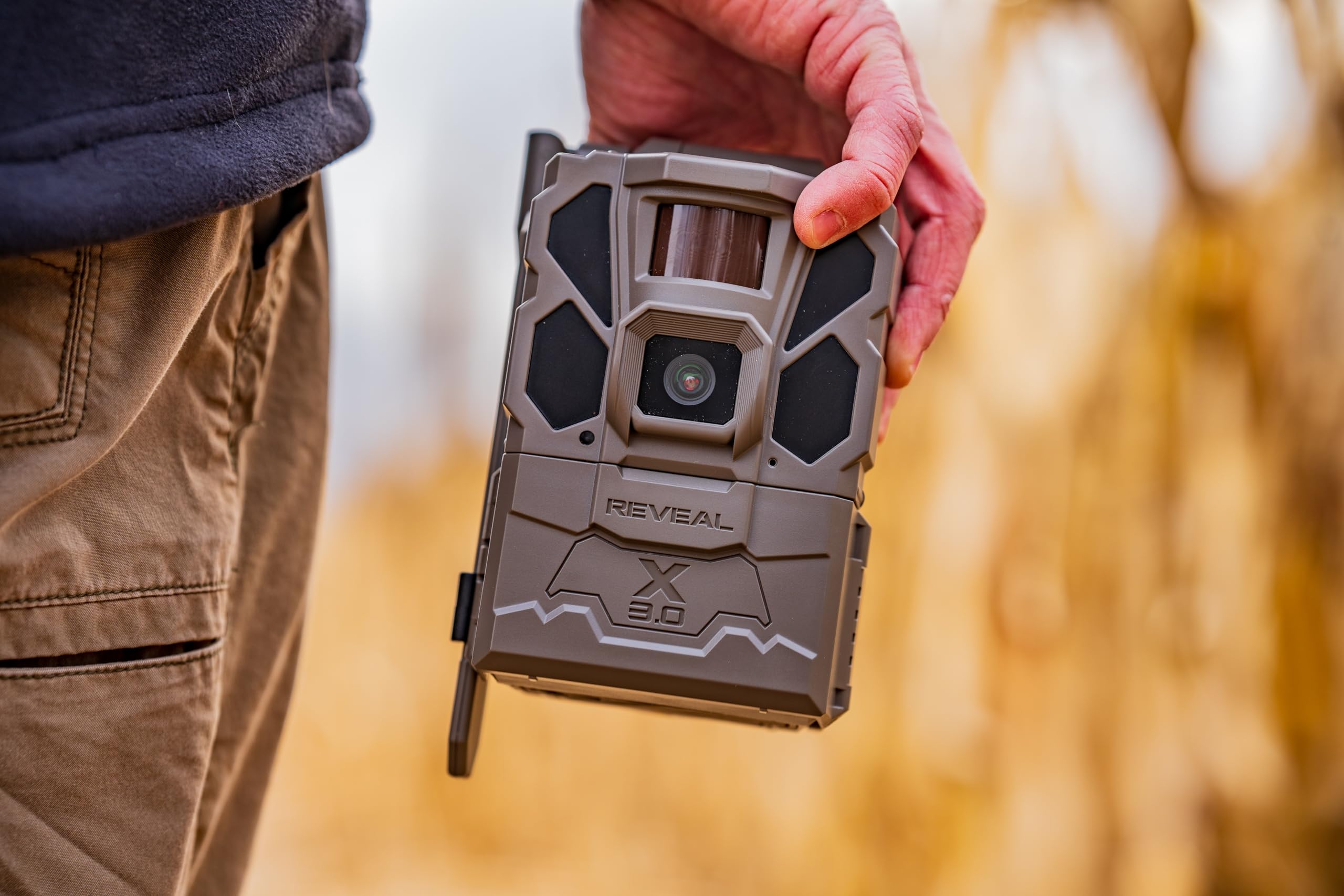 TACTACAM Reveal X Gen 3.0 preinstalled antenna for stable cellular connectivity.