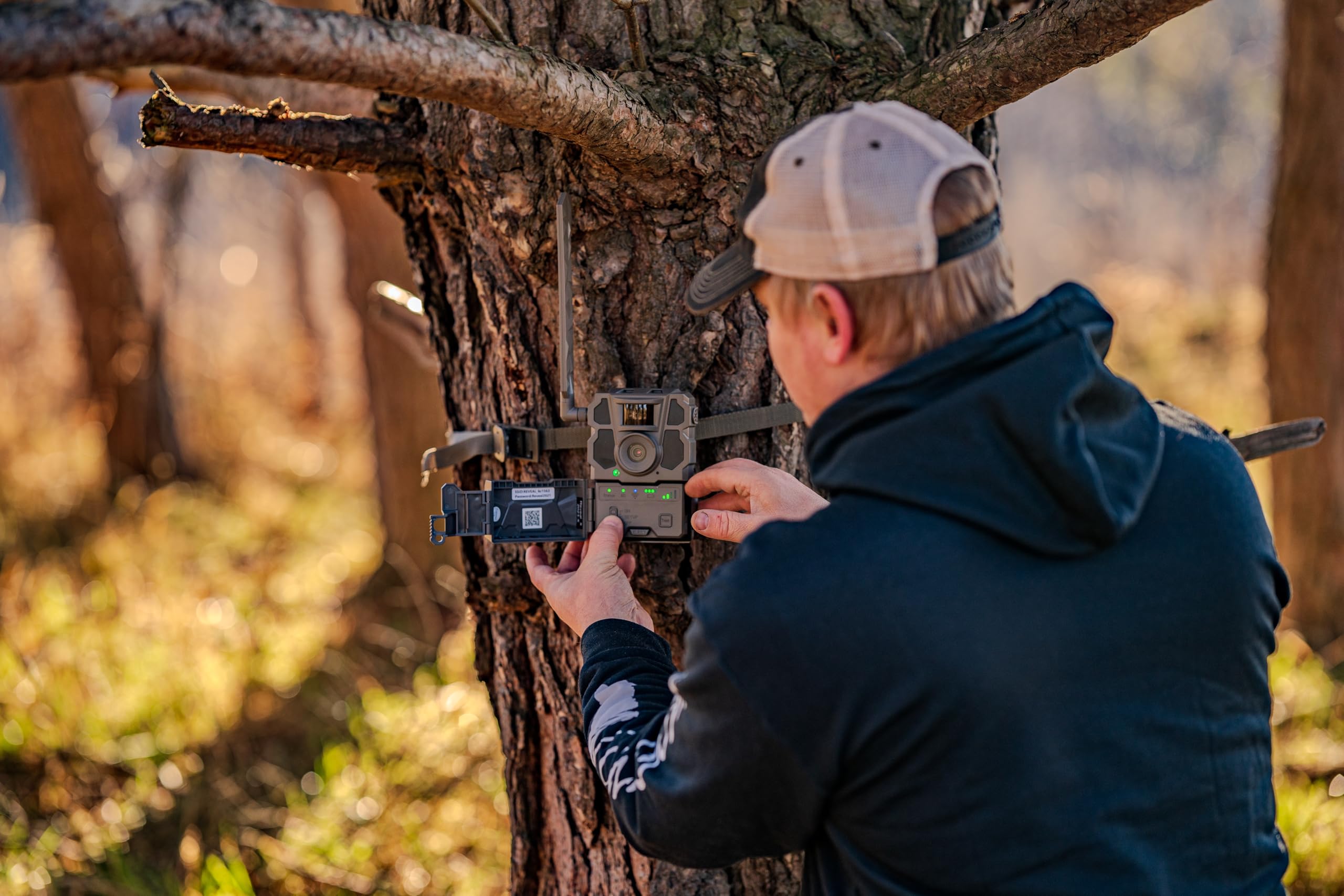 TACTACAM Reveal X Gen 3.0 REVEAL app delivers photos to your phone after activation.