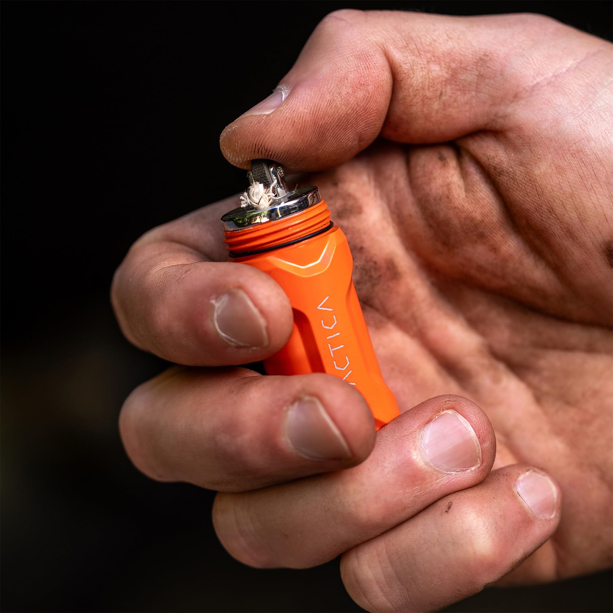 TACTICA X.100 waterproof storage shows dry tinder and puck stored securely