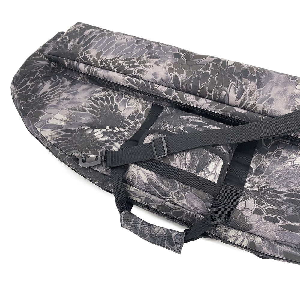 TaktZeit bow case waterproof outer material resists splashes in wet conditions.