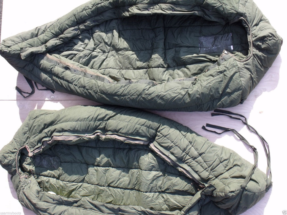 Tennier Gilette mummy hood with drawcord for snug cold-weather fit.