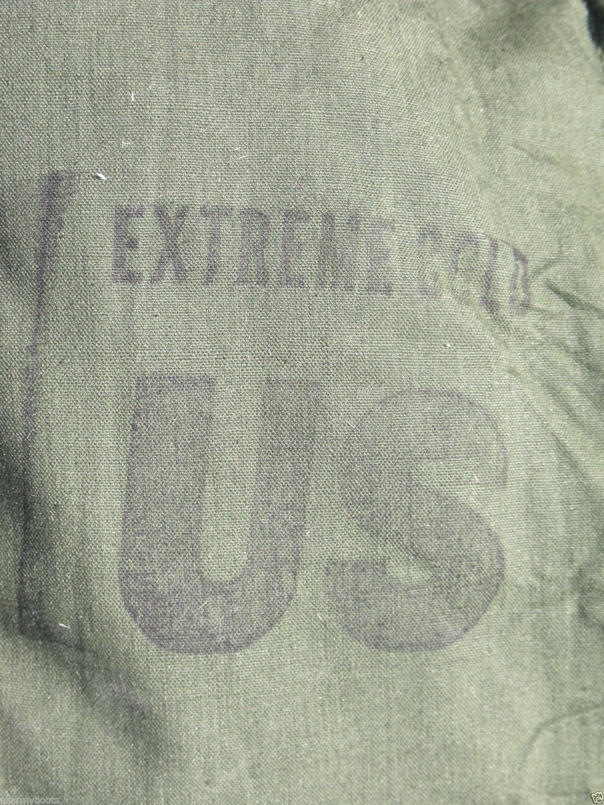 Tennier Gilette OD green outer shell offers water-repellent protection.