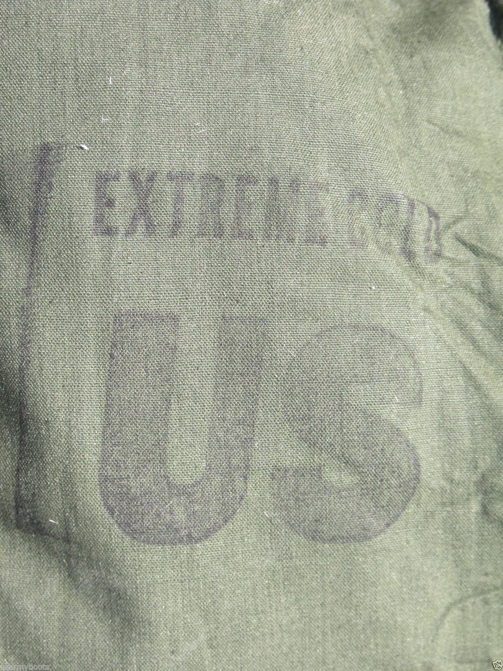 Tennier Gilette OD green outer shell offers water-repellent protection.