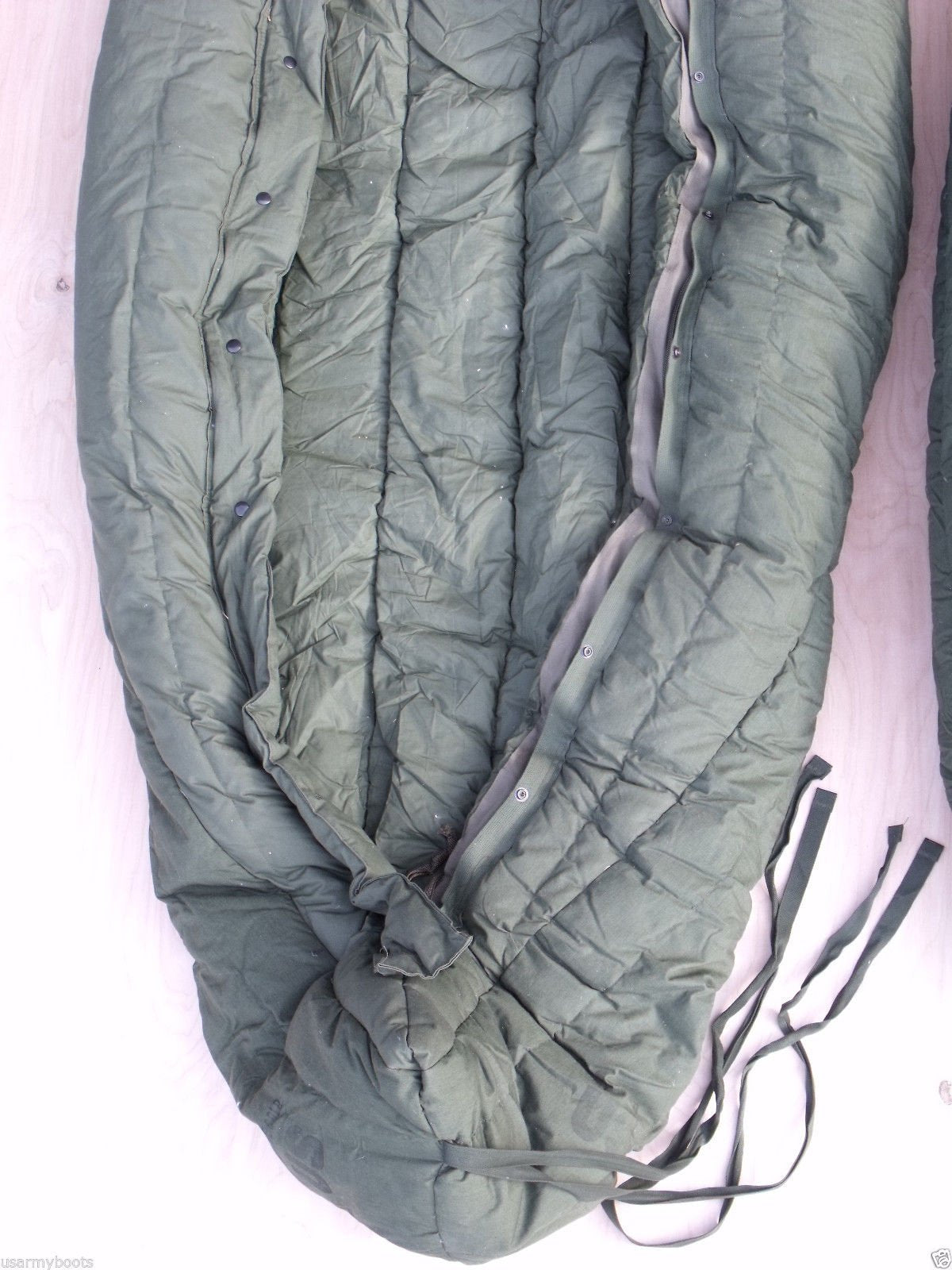 Tennier Gilette storm flap keeps zipper protected in wind.