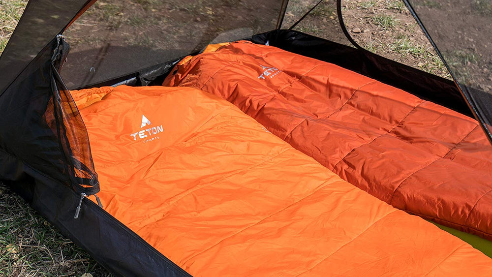Water-resistant exterior of the Altos-S protects against light moisture in damp mornings.