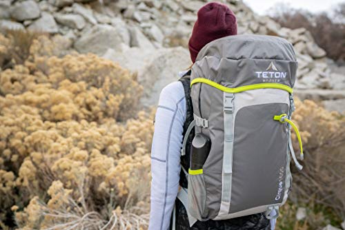 Adjustable shoulder straps on the Cirque 26L provide a customizable fit.