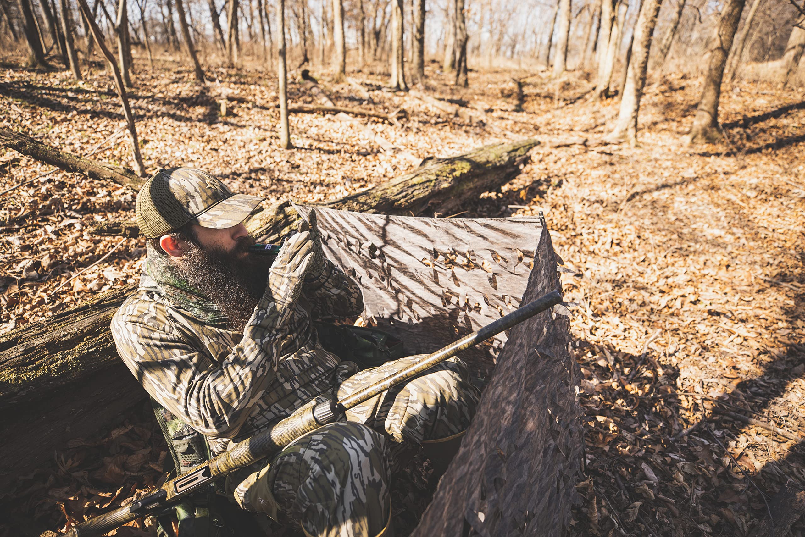 The Grind Knee Blind features 35-inch stakes for stable setup.