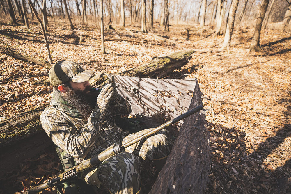 The Grind Knee Blind features 35-inch stakes for stable setup.