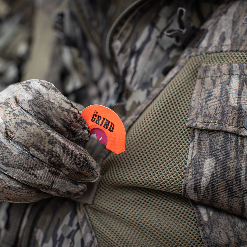 Touchscreen-friendly fingertips on The Grind MO Bottomland Turkey Gloves for device use.