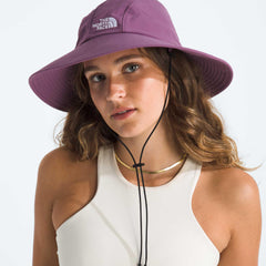 The North Face Horizon Breeze Brimmer hat features an adjustable chin strap for secure fit.