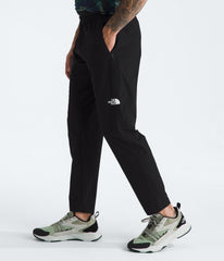 The North Face 24/7 jogger with adjustable waistband for a personalized fit.
