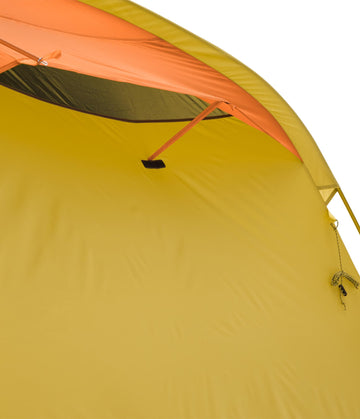 Waterproof DWR fabric of The North Face Sequoia 4 protects gear in light rain.