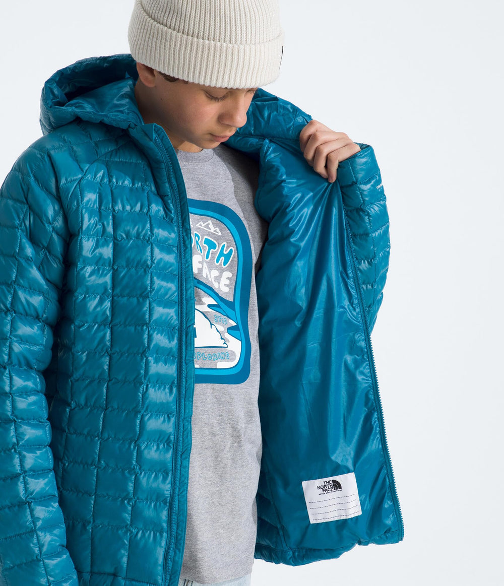 The North Face Teen Thermoball Hooded Jacket packable style, easy stowing for trips.