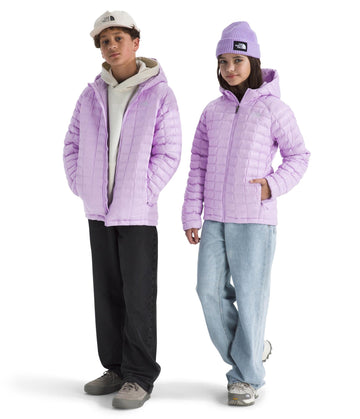 The North Face Teen Thermoball Jacket front view offers compact warmth for outdoor adventures.