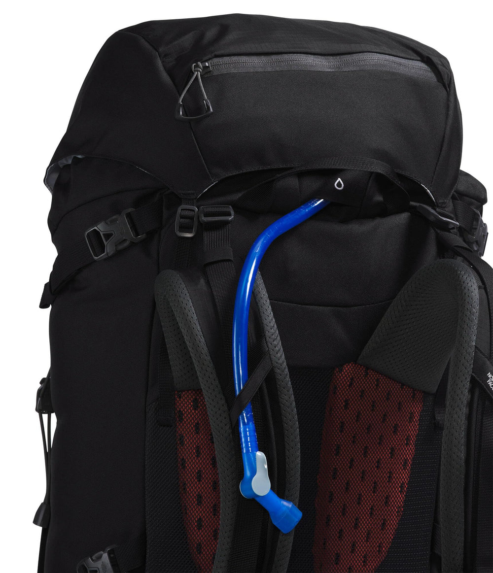 External stretch bottle pockets on Terra 55 for easy hydration