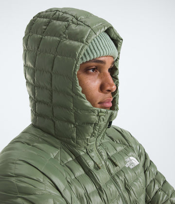 The North Face Thermoball Hooded Jacket Vislon front zip enables quick, secure closure.