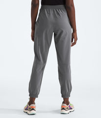 The North Face Wander Jogger 2.0 back pocket view emphasizes secure storage during runs