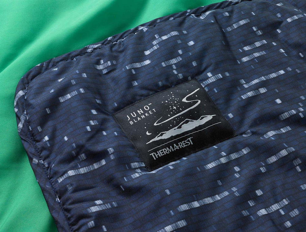 Shoulder snap feature on Juno blanket for hands-free wrapping.