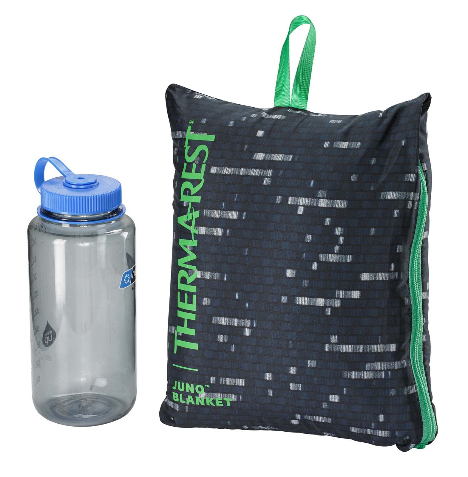 Water-dirt-sand repellent shell keeps the Juno clean in outdoor moments.