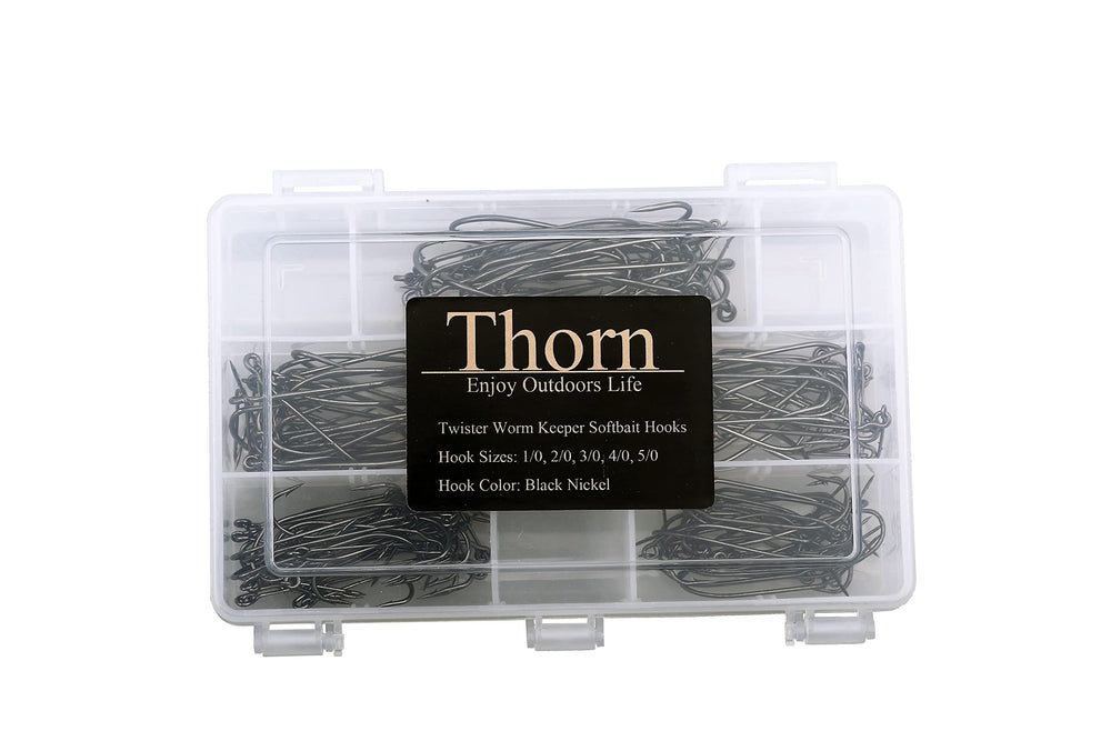 Five hook sizes organized in the kit