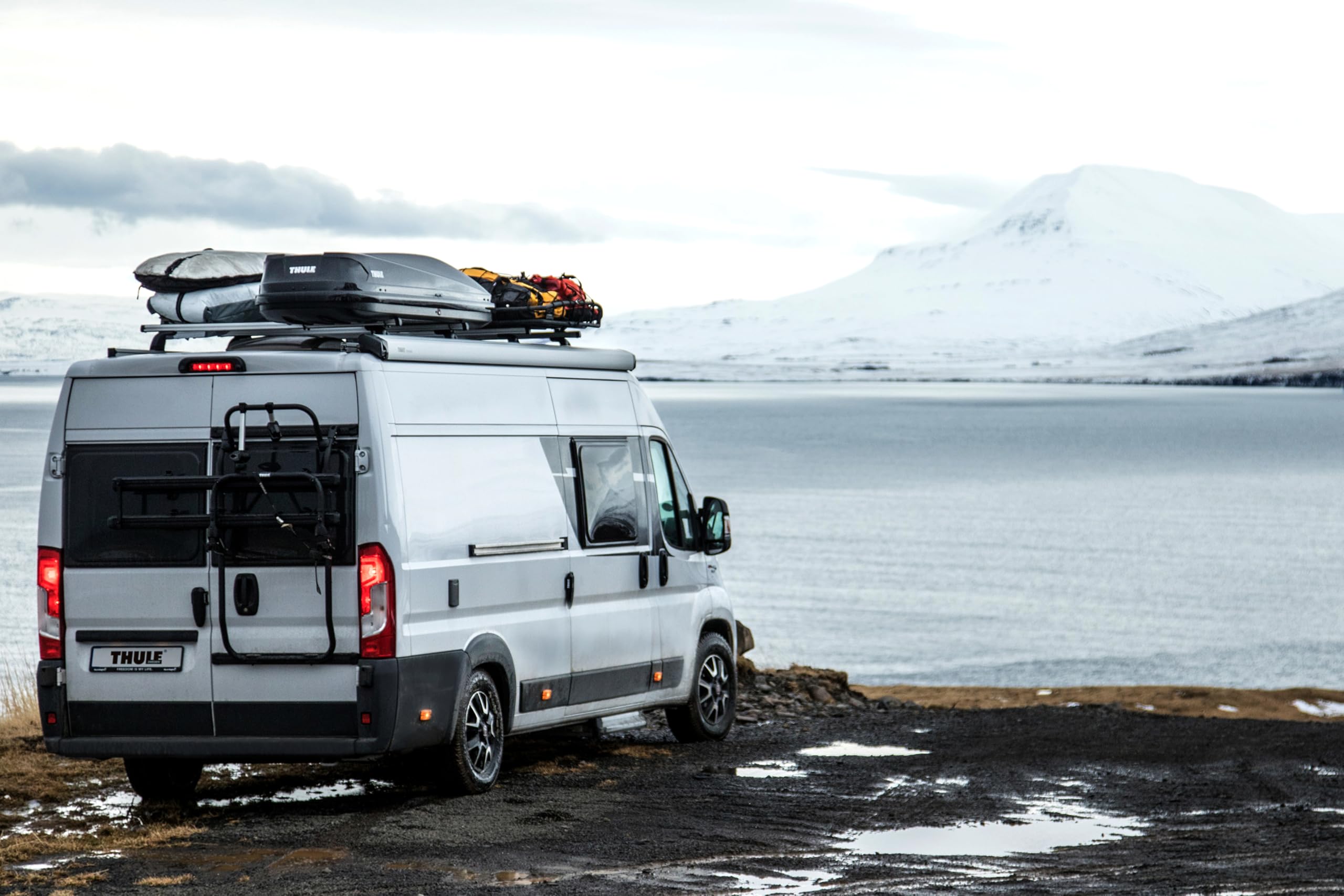 No-drill clamp installation of Thule Elite Van XT