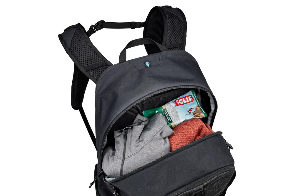 Thule Nanum front view showcasing 25L capacity.