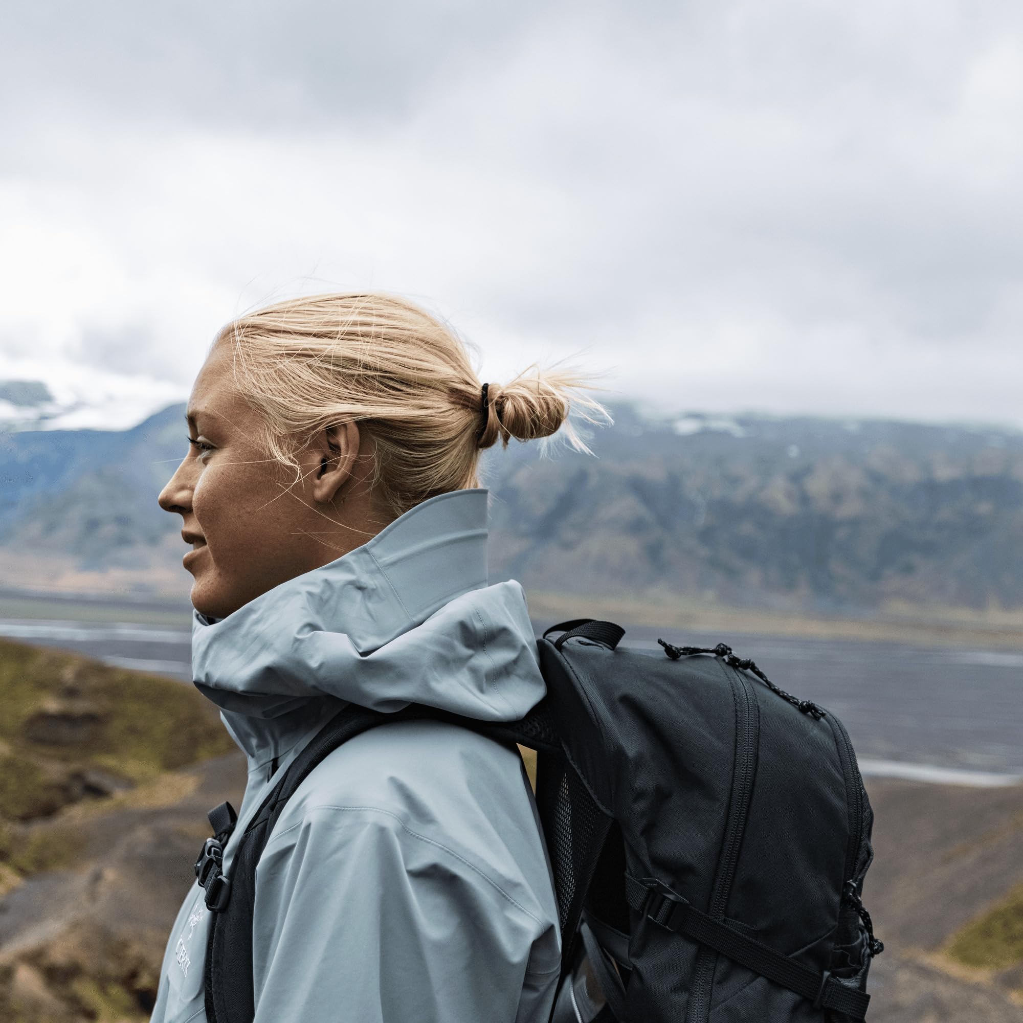 Thule Nanum 420d nylon fabric with sustainable DWR coating.